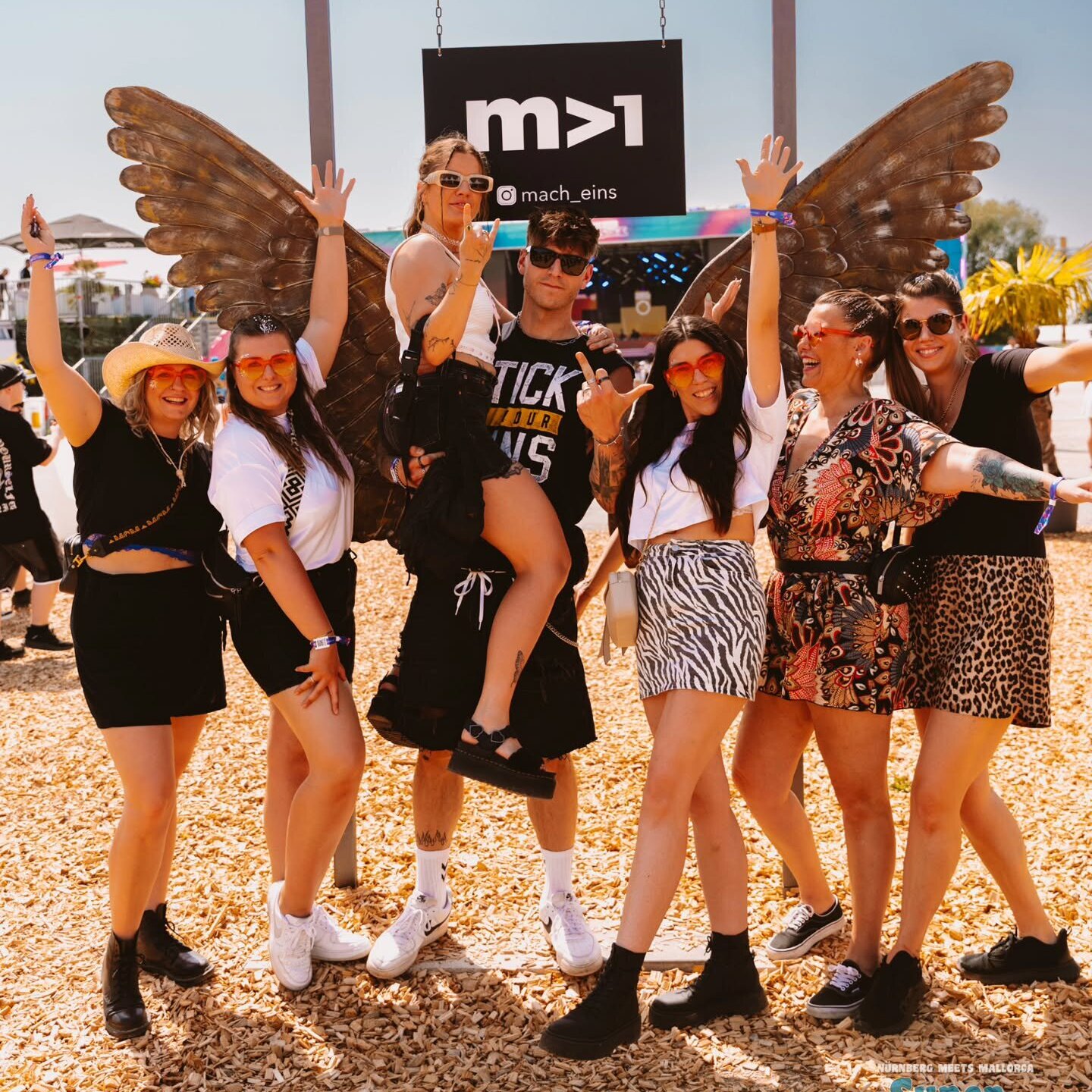 GEWINNSPIEL MACH1 x SUPER SOMMER SAUSE ☀️🏖 Gewinnt 3 x 2 Tickets für die Sause und 1 Lounge für die offizielle After Party im Mach1 🫶 Liked und kommentiert den Beitrag und folgt: @super_sommer_sause @mach_eins Viel Glück und bis zum Samstag ☀️🙌 🪩 #mach1familie #nürnberg #mach1club #houseofsound #supersommersause 📸 @domikal.photosmedia
