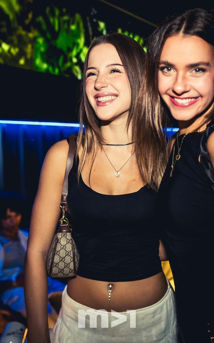 MACH1 BIS ZWEI 🥂 Wegen des stillen Feiertags starten wir heute und nächsten Samstag bereits um 21 Uhr und feiern bis 2 Uhr. Bis 22 Uhr ist der Eintritt frei. Früh kommen! Wir sehen uns im MACH1 House of Sound . . . #mach1familie #nürnberg #mach1club #houseofsound