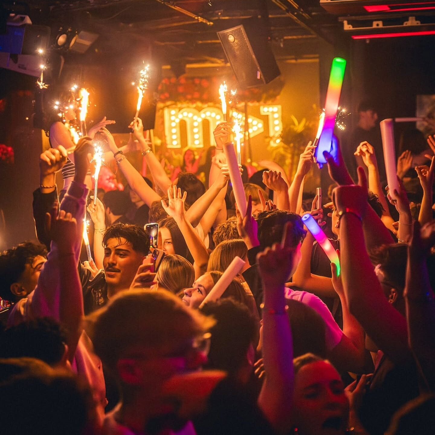 Am Ostersonntag ist es endlich wieder soweit: Ostersonntag 20.04. Mach90 meets 2000 Frohe Ostern wünscht Euch das Mach1 Team ❤️ . . . #mach1familie #nürnberg #mach1club #houseofsound