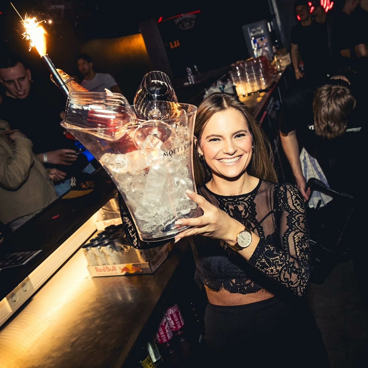 GEWINNSPIEL ❤️ WIN WIN WIN 🎰🎲 Für unser neues Event FAT FRIDAY verlosen wir eine Lounge und 5x2 Gästelistenplätze 🔥 Markiert zum Teilnehmen Eure Party Crew, mit der Ihr gewinnen wollt in den Kommentaren 🫶 FAT FRIDAY am Freitag im MACH1 🎧 Jobo, Resident der Drunken Monsters Party in Düsseldorf & die Southside Mosphits heizen euch mit den besten Beats aus Hip Hop, R&B & Amapanio ein! 📅 FREITAG, 07. MÄRZ #FatFriday #HipHopParty #Mach1Nürnberg #Jobo #SouthsideMosphits #TurnUp #mach1familie #nürnberg #mach1club #houseofsound